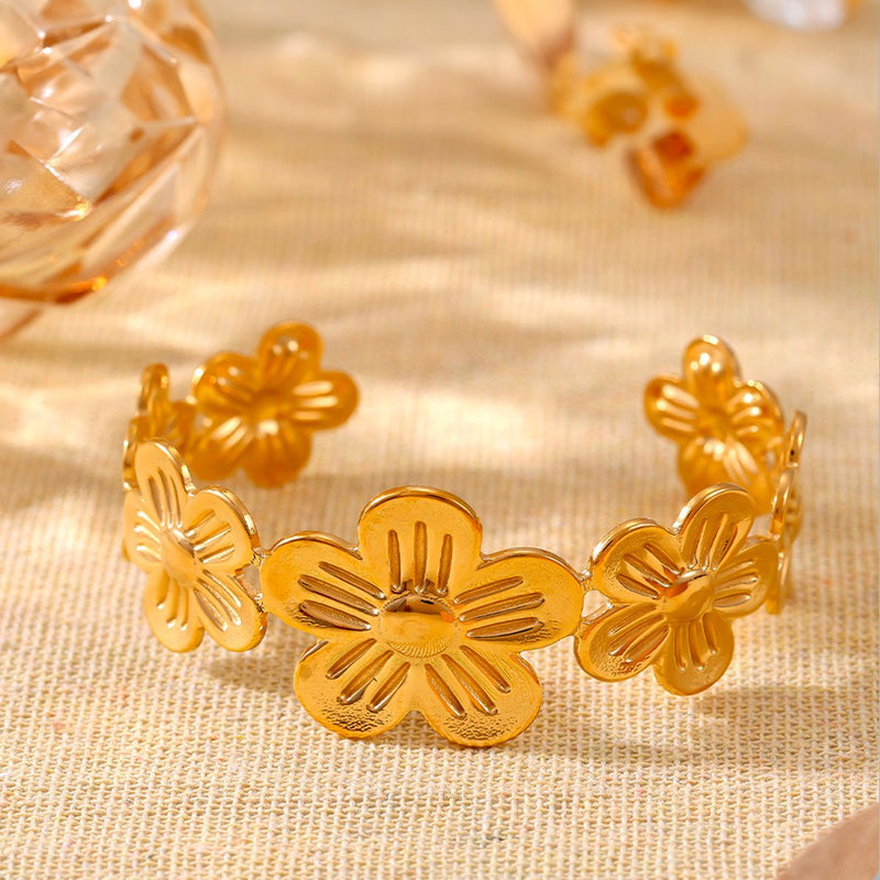 Bracelet manchette, en acier inoxydable, fleurs ciselées éclat raffiné, modèle Gentiane - La Boutique du Bracelet
