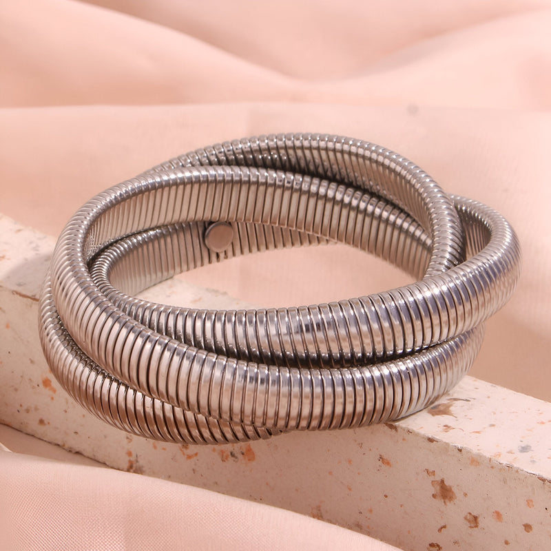 Bracelet manchette trio Oriane en métal argenté à anneaux serpent torsadés brillants.