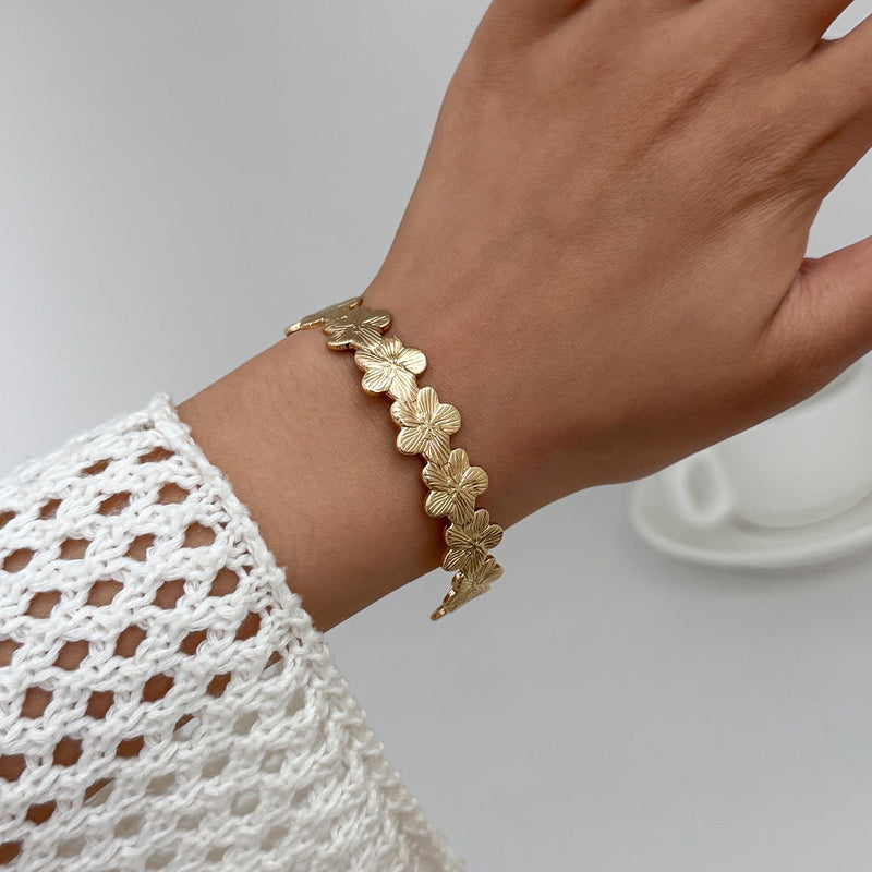 Brazalete floral tipo manchette, flores brillantes, de acero inoxidable, modelo Oraya