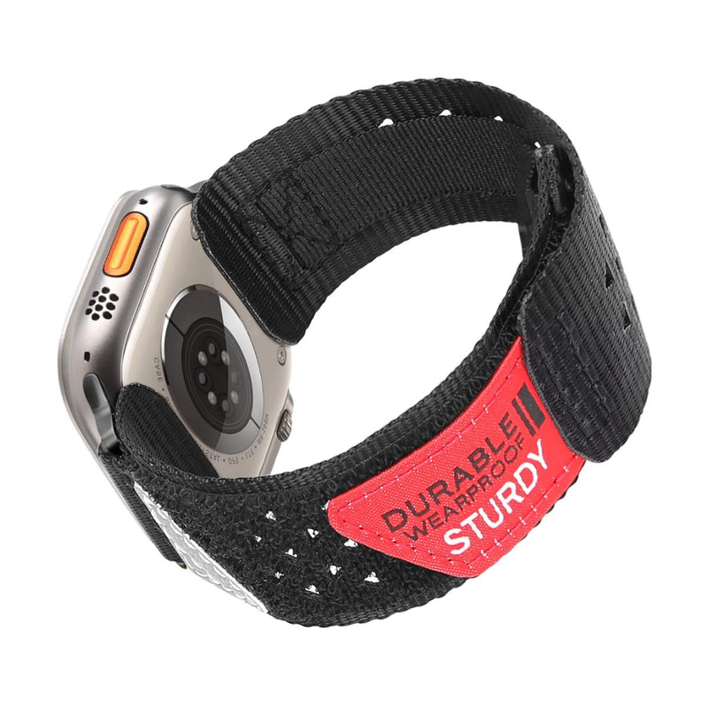 Bracelet Apple Watch noir en nylon résistant avec fermeture velcro et étiquette rouge « Durable, Sturdy ».