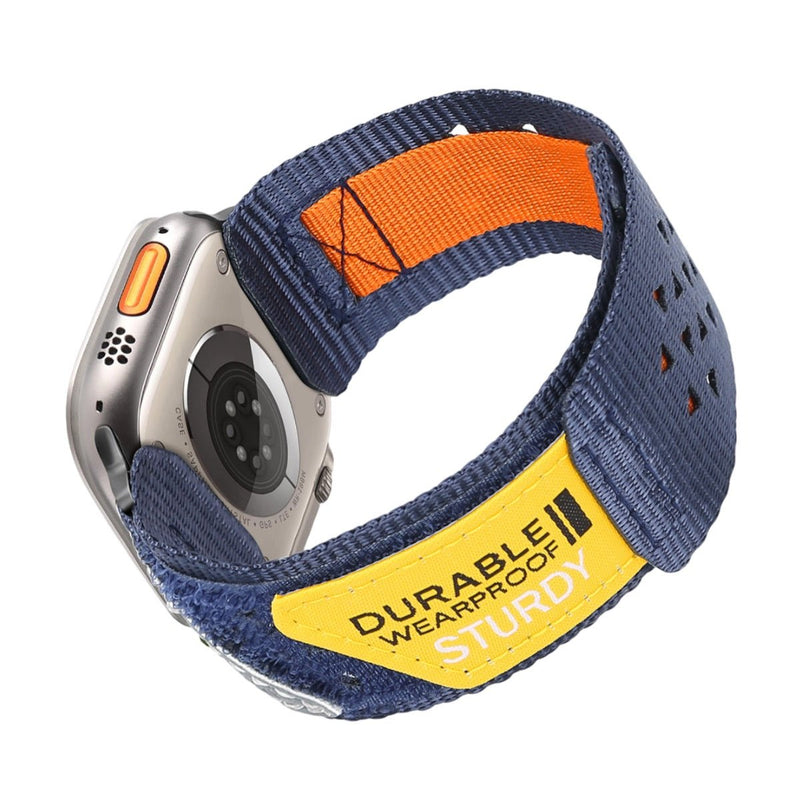 Bracelet nylon bleu et orange avec patch jaune « Durable Wear At Your Body » et fermeture velcro pour Apple Watch.