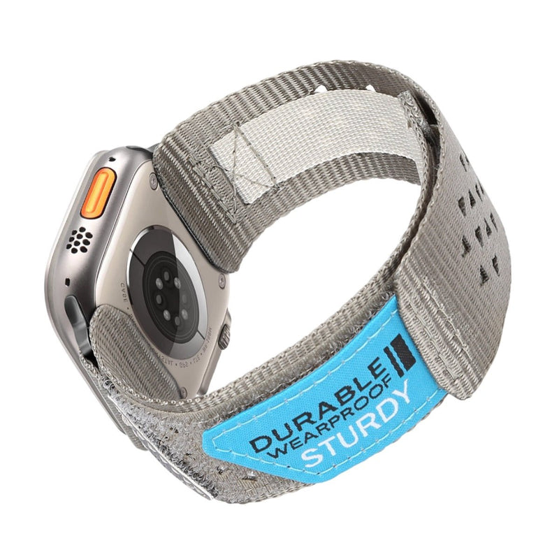 Bracelet nylon gris clair avec fermeture velcro et étiquette bleue "Durable Wearproof Sturdy" pour Apple Watch.