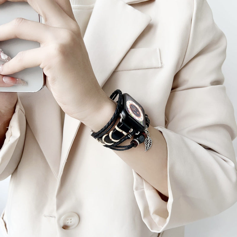 Bracelet montre Apple en simili tressé, bracelet multi rang avec bois et pendentif feuille, bracelet bohème chic pour Apple Watch, modèle Trossa