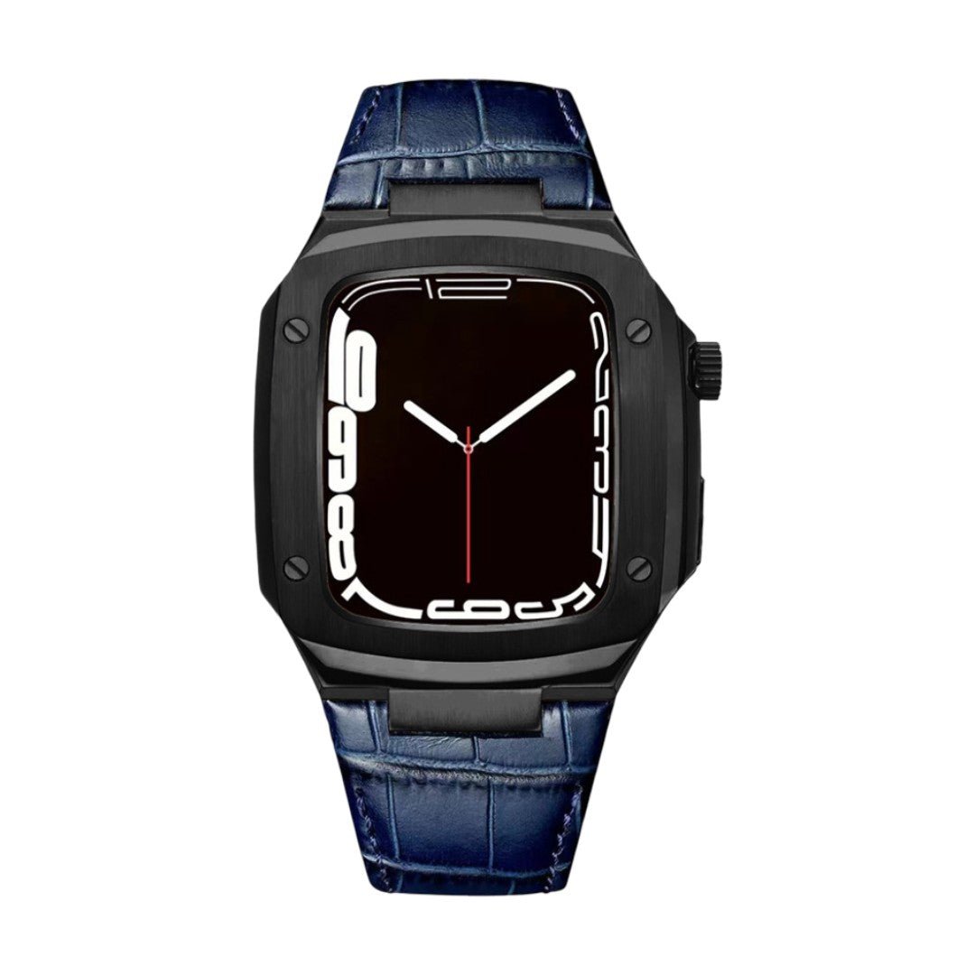 Bracelet montre cuir bleu à motif croco avec coque noire intégrée style armure et boucle ardillon.