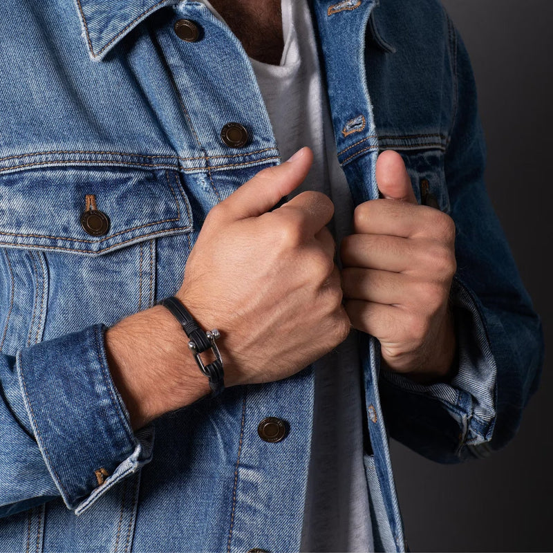 Bracelet homme en cuir noir avec mousqueton en acier inoxydable, style Fernando.
