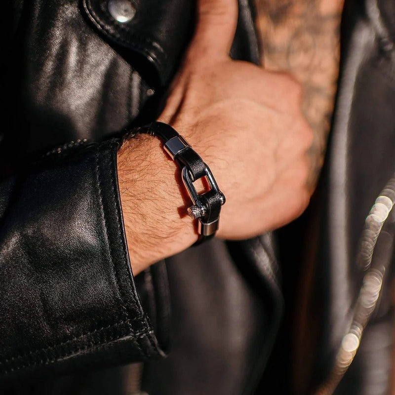 Pulsera con mosquetón, de cuero microfibra y acero inoxidable, para hombre, modelo Yari