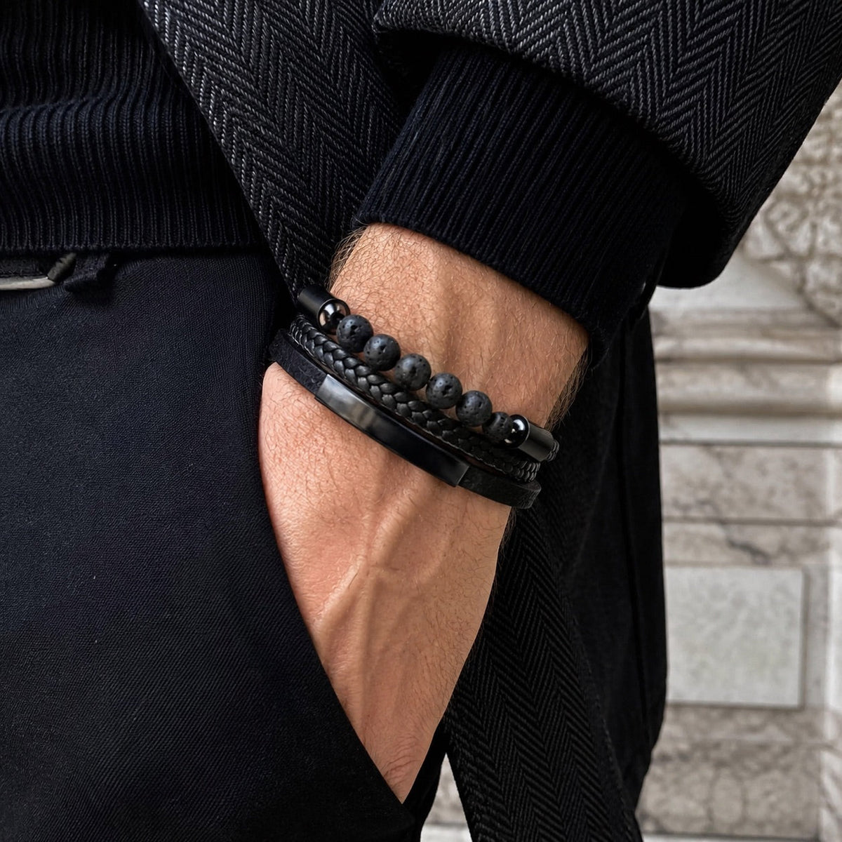 Bracelet multi rang en croûte de cuir noir, pierres volcaniques et acier inoxydable, gravure personnalisée offerte, modèle Roks