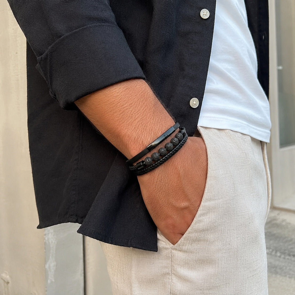 Bracelet multi rang en croûte de cuir noir, pierres volcaniques et acier inoxydable, gravure personnalisée offerte, modèle Roks