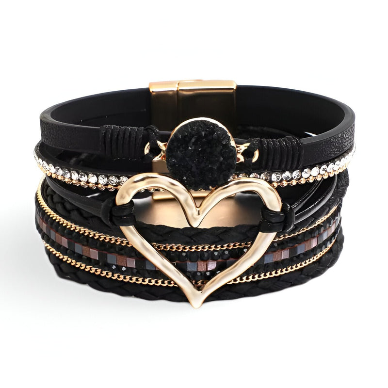 Bracelet multi-rangs noir avec grand cœur doré et détails en strass et cuir tressé.