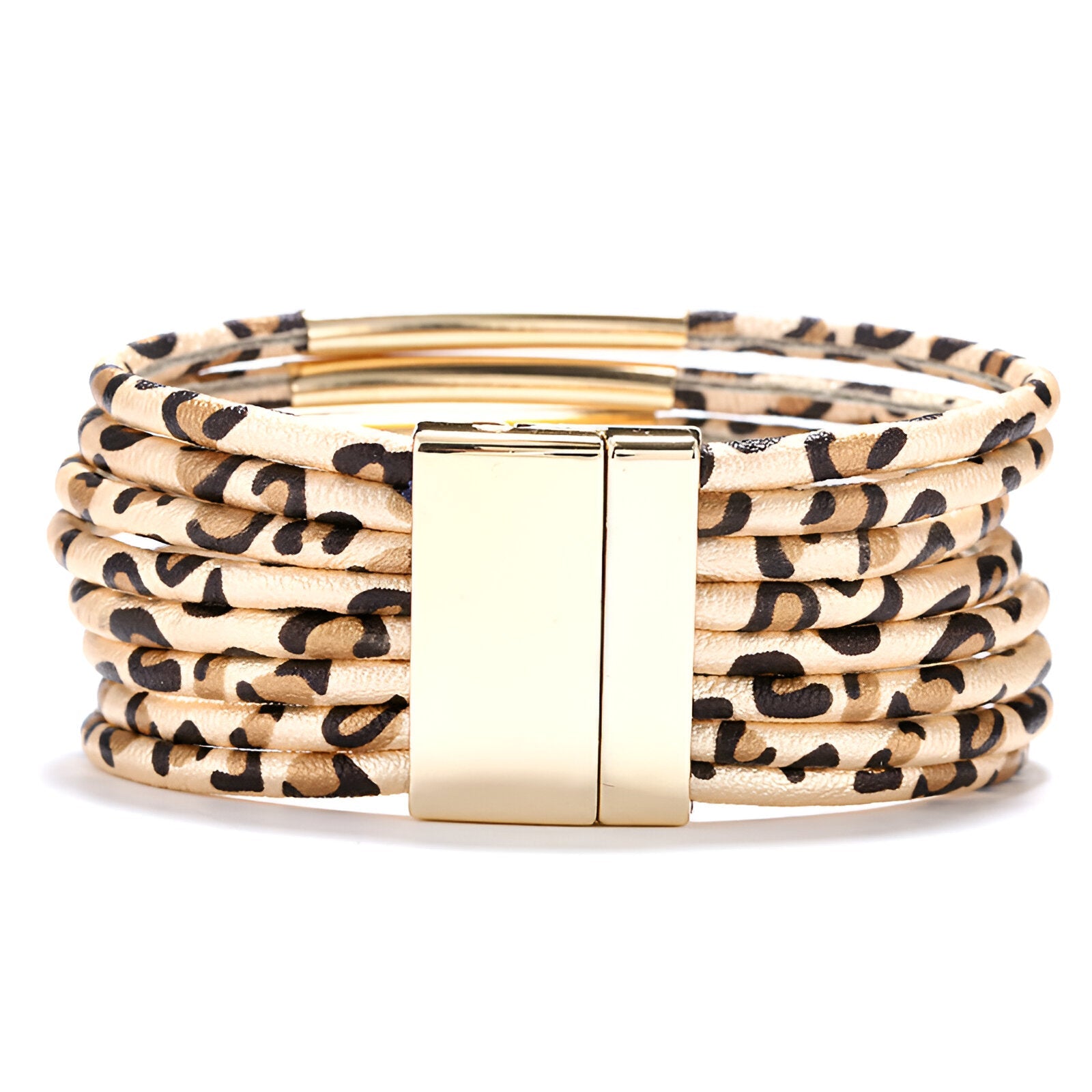 Bracelet multi-rangs beige à imprimé léopard avec fermoir magnétique doré.