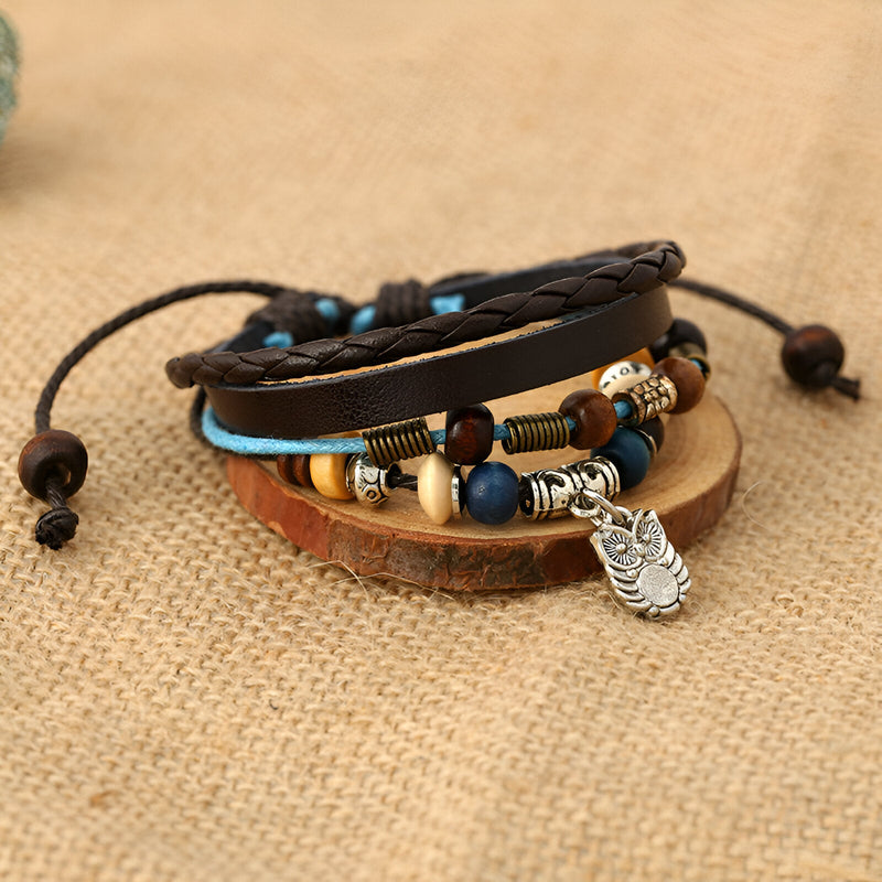 Bracelet multi-rangs marron en cuir avec perles colorées et charm hibou argenté, style mixte.