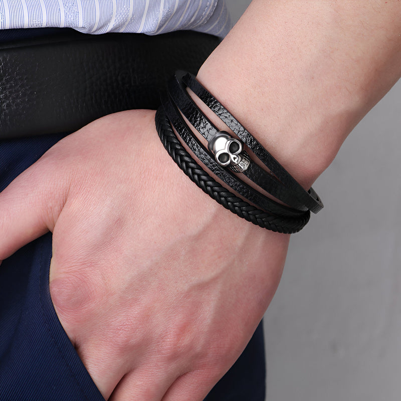 Pulsera de varias vueltas en microfibra, adornada con una calavera, modelo Freddy