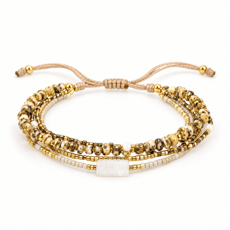 Bracelet Hitaya Howlite posé de face sur fond blanc