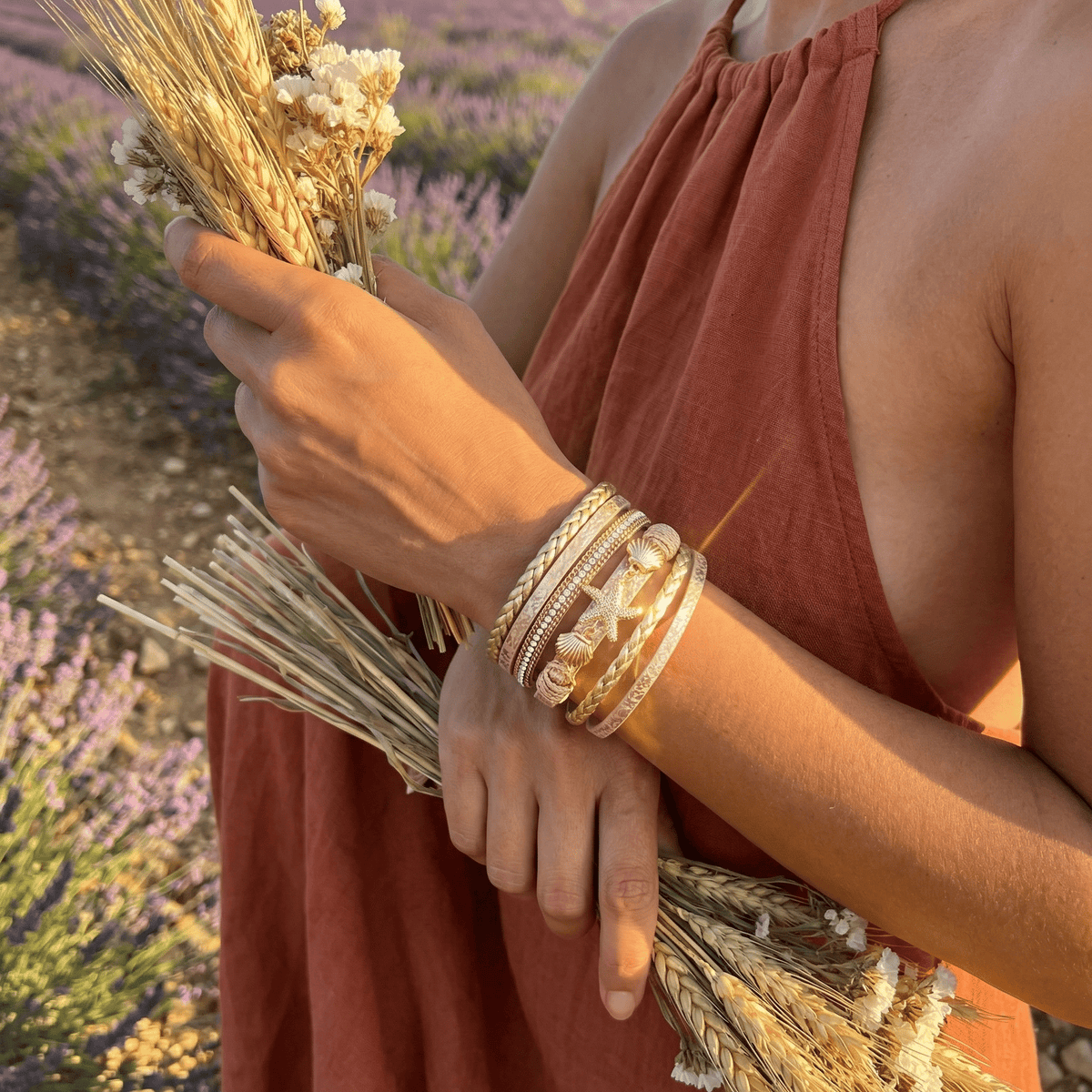 Bracelet multi-rangs tressé, breloques étoile de mer et coquillages, fermoir magnétique, pour femme, modèle Toria