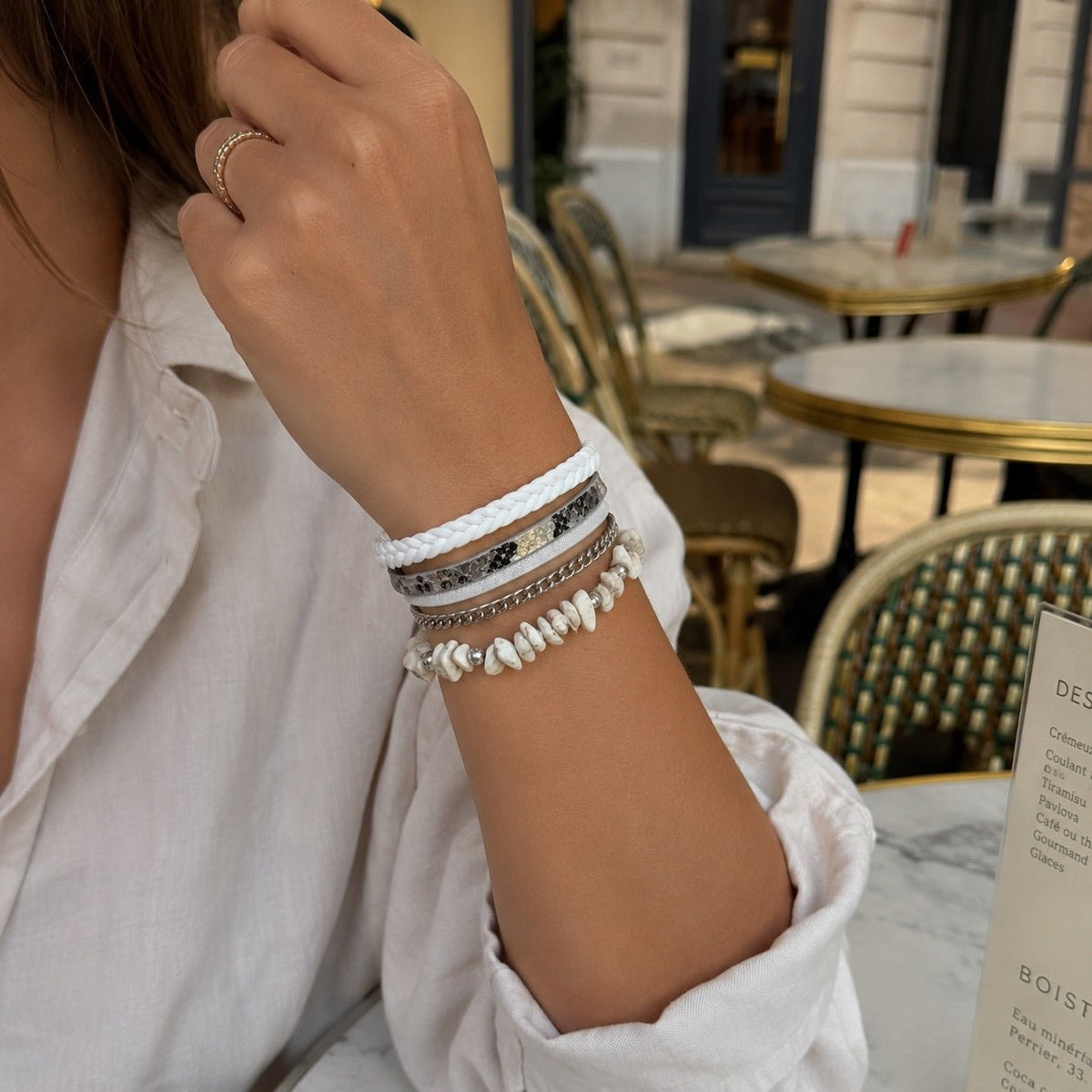 Bracciale multigiro da donna, pietre di turchese bianco, acciaio inox argentato, chiusura magnetica, modello Iggy