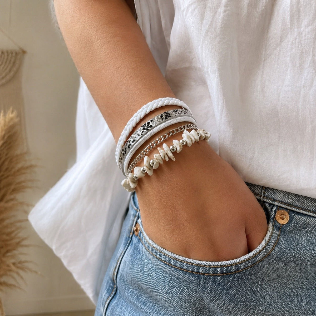 Bracciale multigiro da donna, pietre di turchese bianco, acciaio inox argentato, chiusura magnetica, modello Iggy