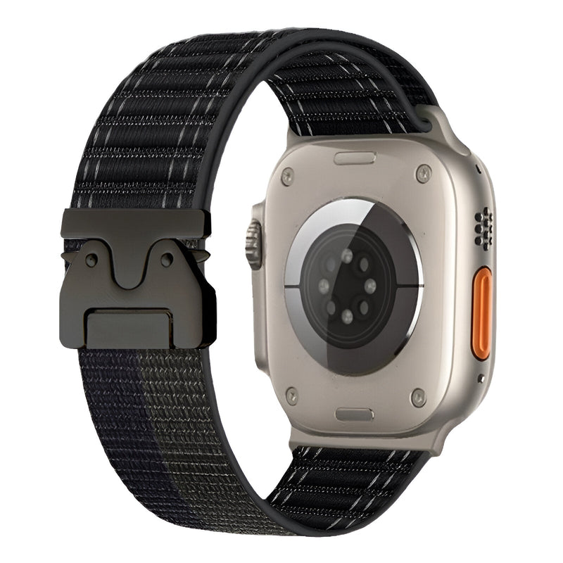 Bracelet nylon noir avec boucle parachute noire et fermoir tactique pour Apple Watch.