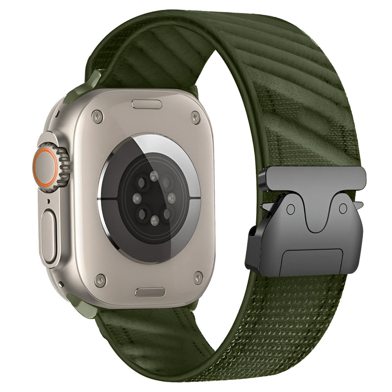 Bracelet nylon vert foncé sport diagonale pour Apple Watch avec boucle parachute et fermoir tactique.