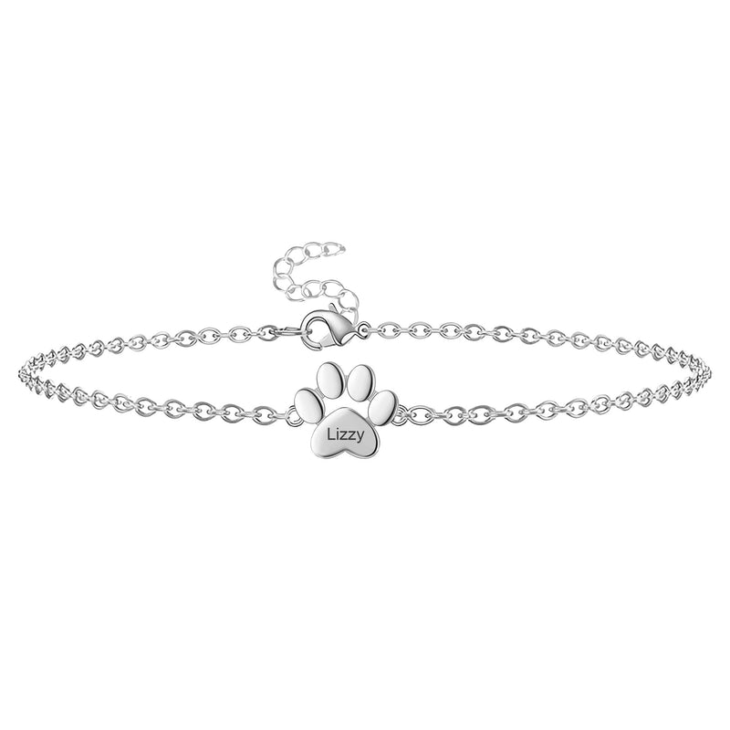 Bracelet fin en acier inoxydable argenté avec pendentif patte animal gravée "Lizzy" et chaîne ajustable.
