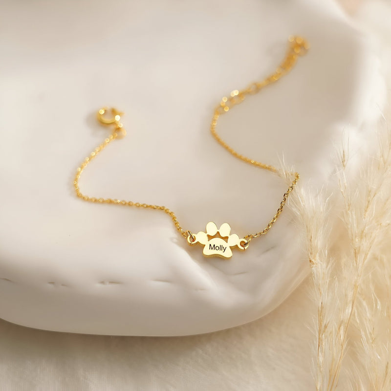 Bracelet doré en acier avec pendentif patte personnalisée gravée "Molly".