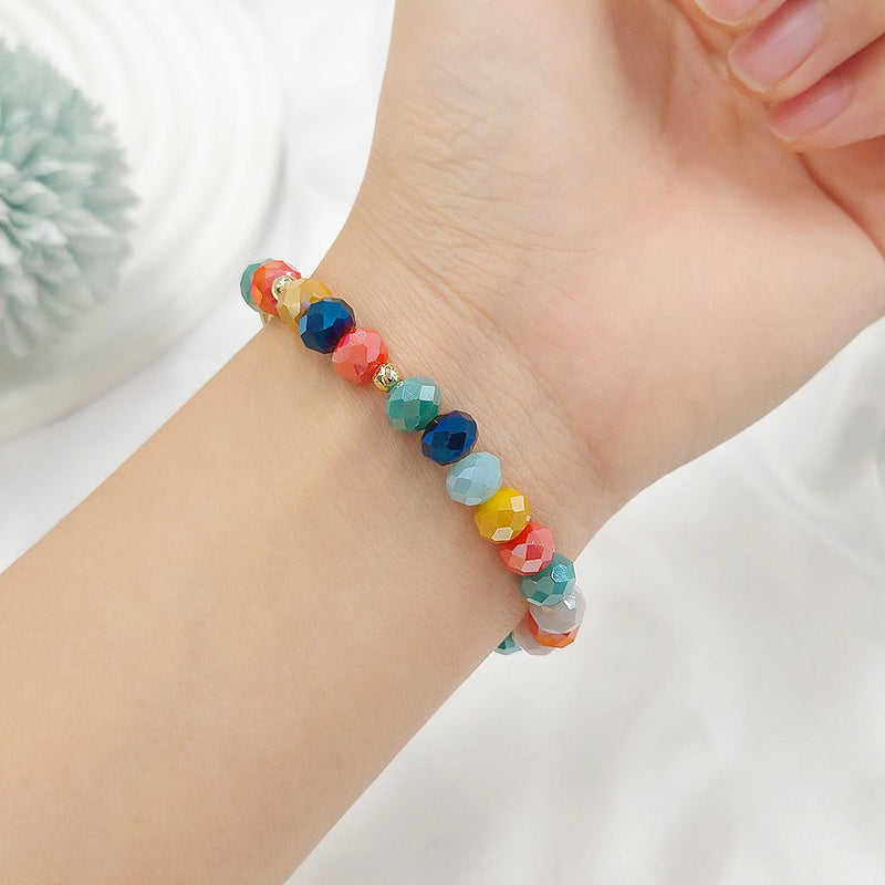 Bracelet perles cristal facettées, croix dorée centrale, bijou religieux élégant et lumineux, modèle Faith