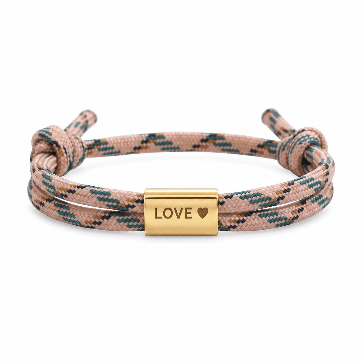 Bracelet Veyron Camouflage et or, plaque centrale gravée LOVE ♥, posé de face sur fond blanc