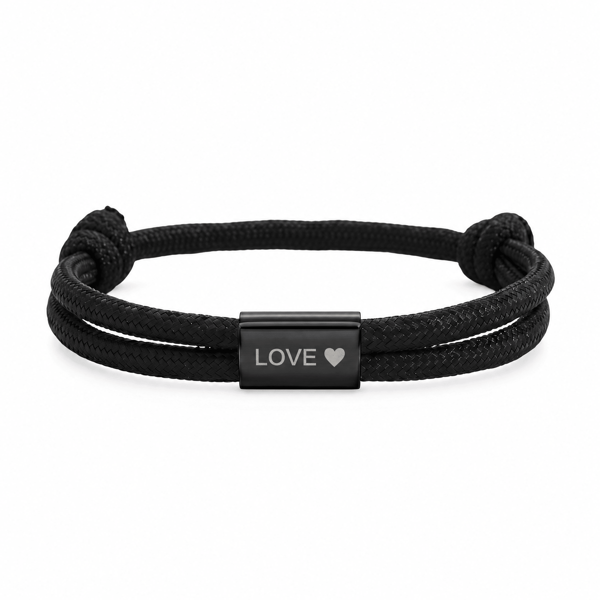 Bracelet Veyron Noir et noir, plaque centrale gravée LOVE ♥, posé de face sur fond blanc
