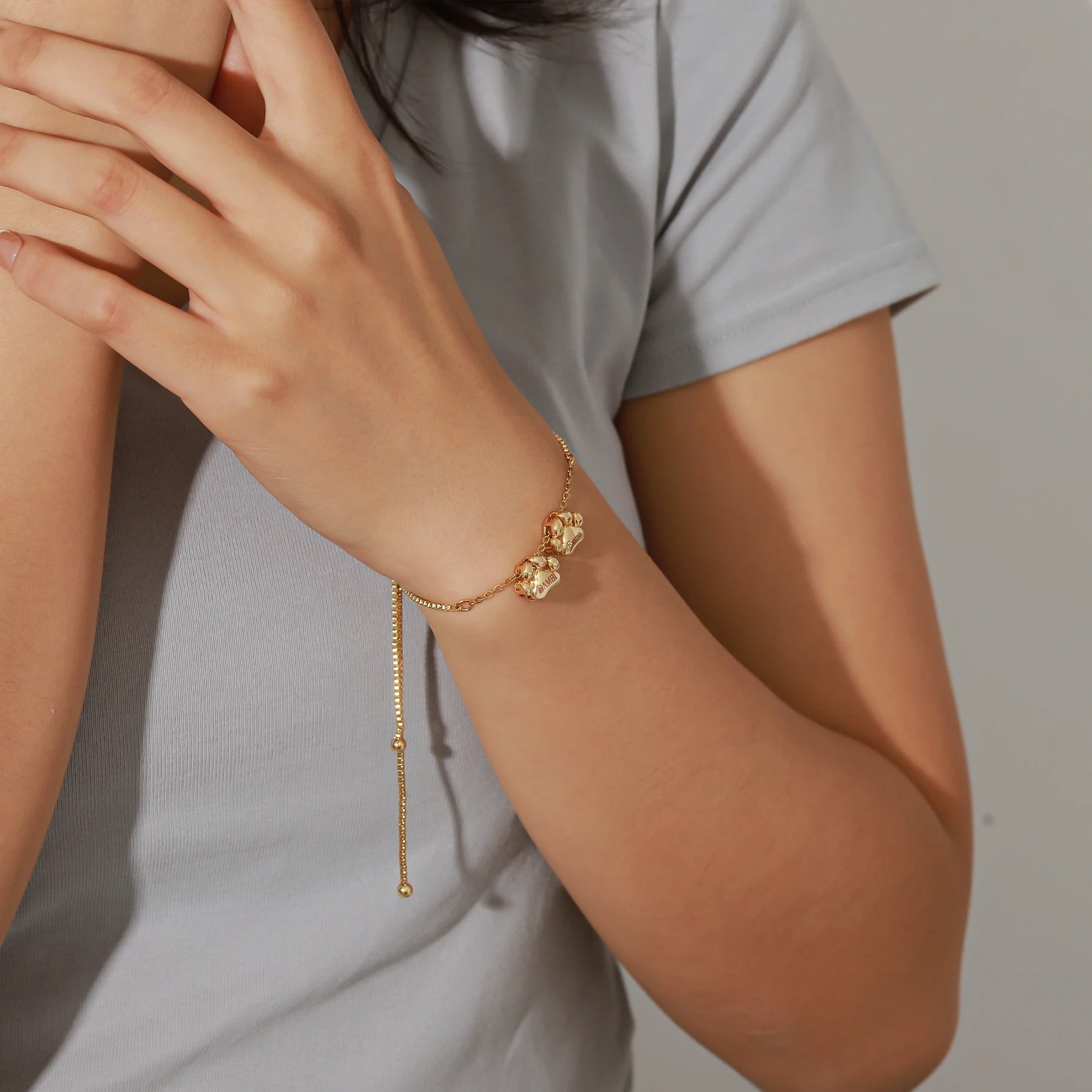 Bracelet personnalisé or avec pendentif modèle Bambi en acier inoxydable à deux pattes, style mixte.