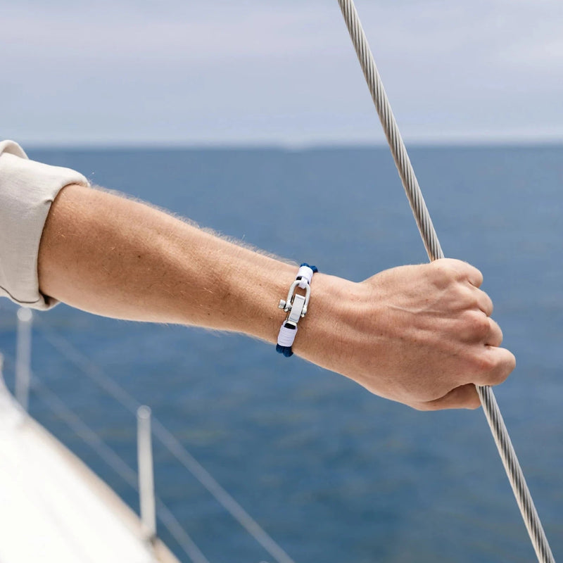 Bracelet homme bleu double cordon avec mousqueton argenté, style marin.