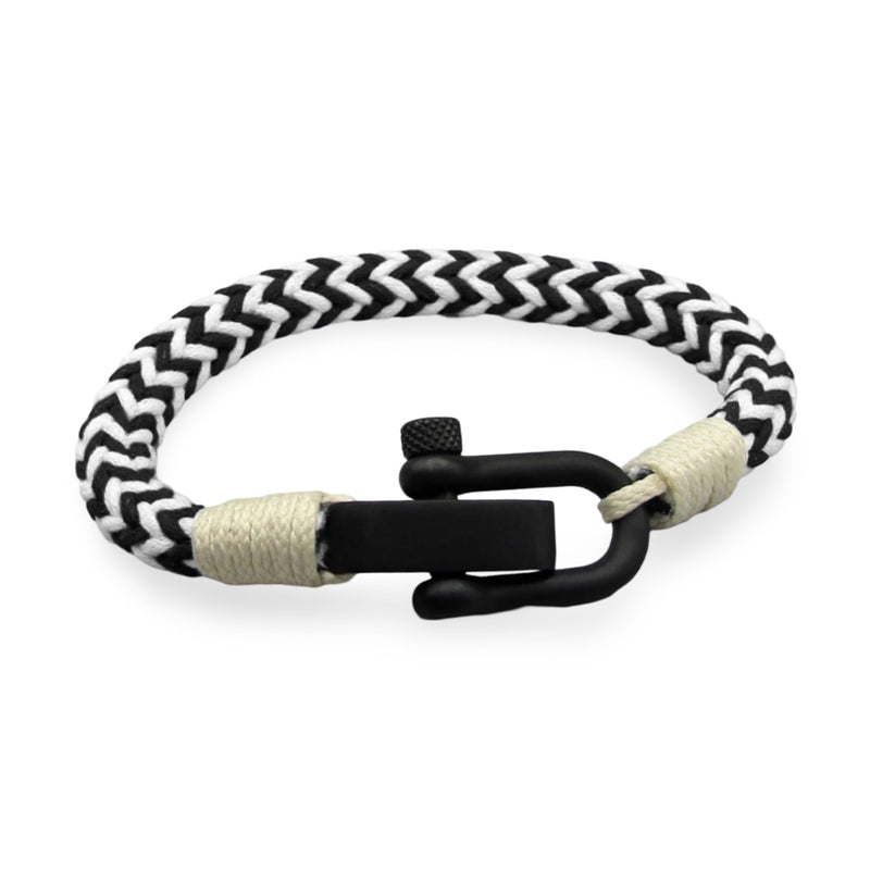 Bracelet noir et blanc tressé avec mousqueton noir mat et détails beige en corde.