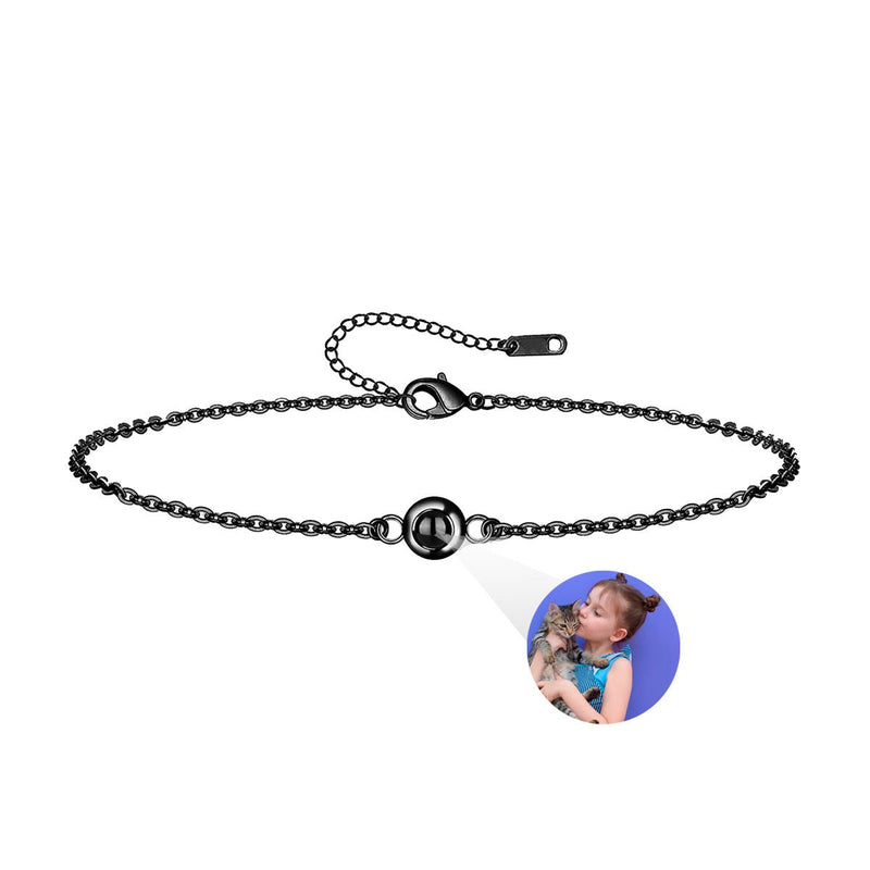 Bracelet fin en acier inoxydable noir avec chaîne ajustable et médaillon sphérique central pour projection photo.