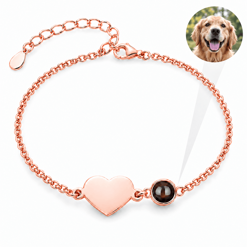 Bracelet personnalisé avec photo, gravure cœur, maille fine en acier inoxydable, cadeau sentimental, unique, modèle Casudale — Or rosé — packshot studio photo-projection nette