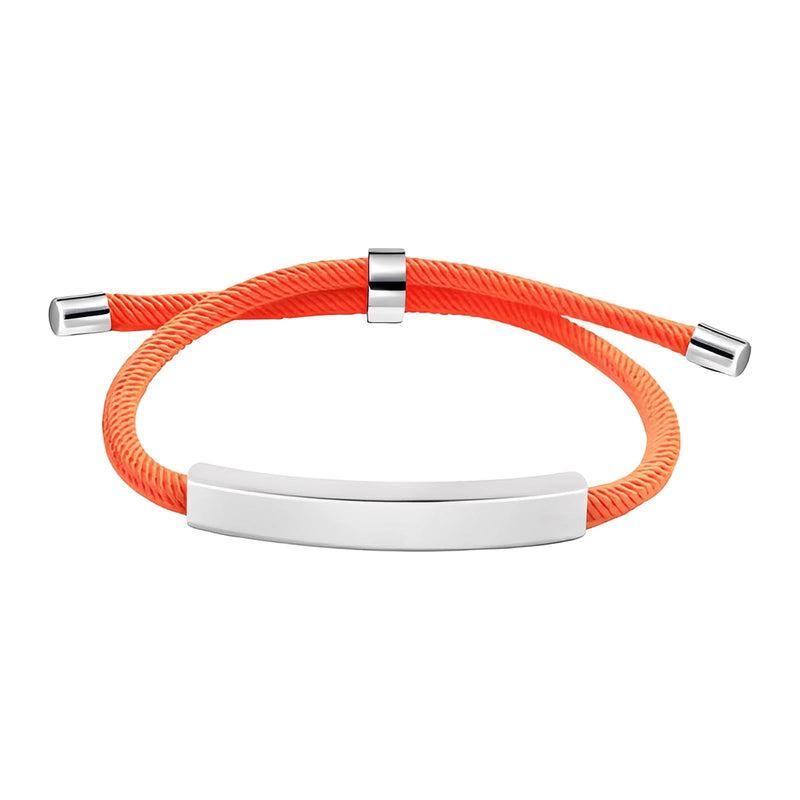 Bracelet cordon nylon orange avec barre acier inoxydable argentée et fermoir coulissant.
