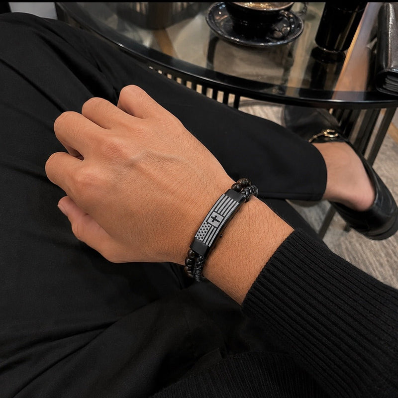 Gepersonaliseerde gevlochten armband, beschermende kralen van lavasteen of tijgeroog, robuust roestvrij staal, model Berto