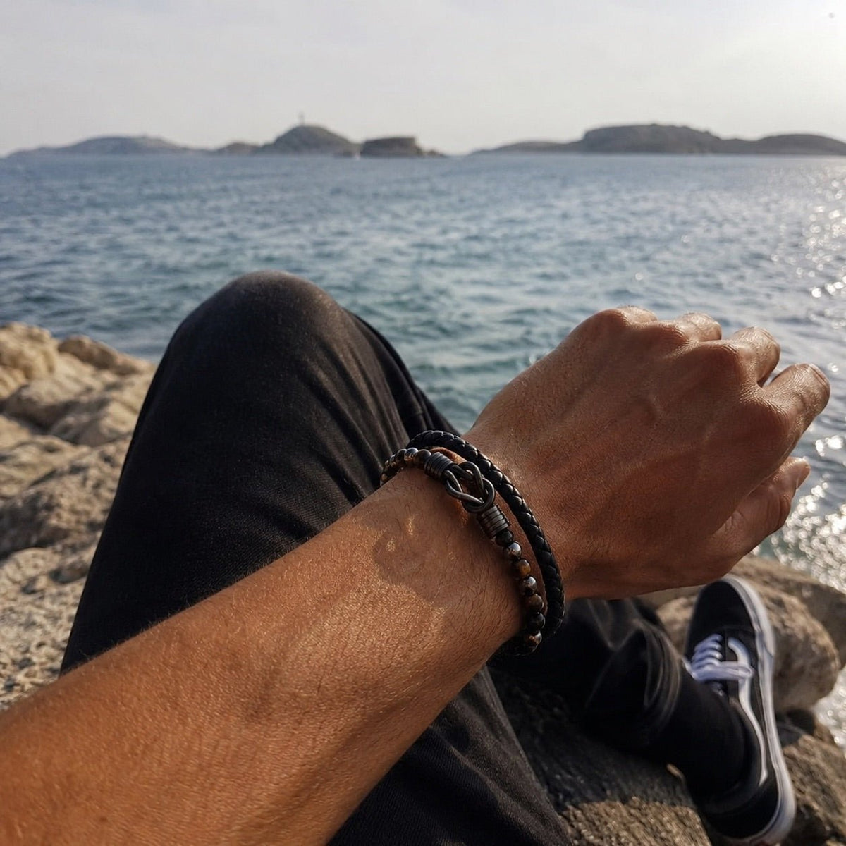Bracelet personnalisé double rang pour homme, œil de tigre et obsidienne, noir tressé avec noeud celtique, fermoir acier gravable, idée cadeau, modèle Alviron