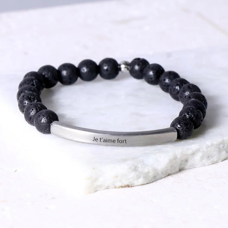 Bracelet mixte en pierres volcaniques noires avec plaque argentée gravée "Je t'aime fort".