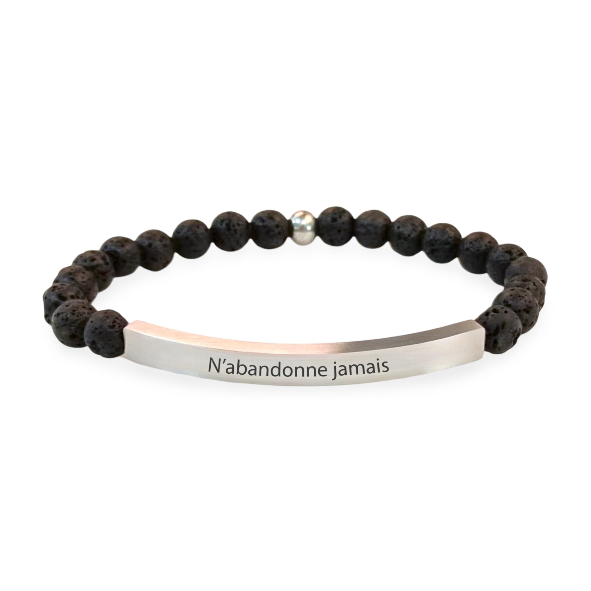 Bracelet mixte en pierres volcaniques noires avec barre métal gravée "N'abandonne jamais".