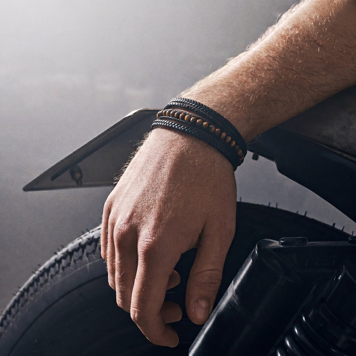 Bracelet personnalisé multi-rangs tressé, pierres naturelles, fermoir magnétique, modèle Aristote