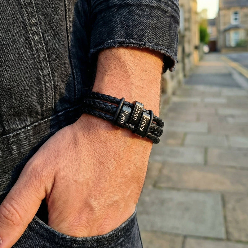 Bracelet personnalisé homme en cuir tressé noir, avec prénoms gravés, bijou familial multi liens, x2 plaques, modèle Doretto