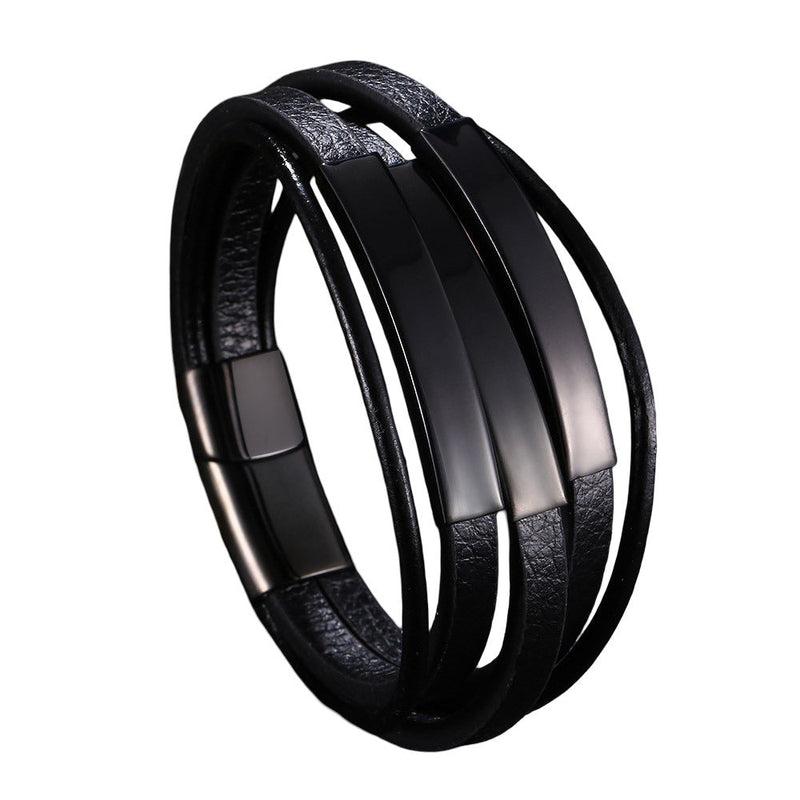 Bracelet noir homme à trois lanières en cuir avec trois plaques acier personnalisables et fermoir magnétique acier noir mat.