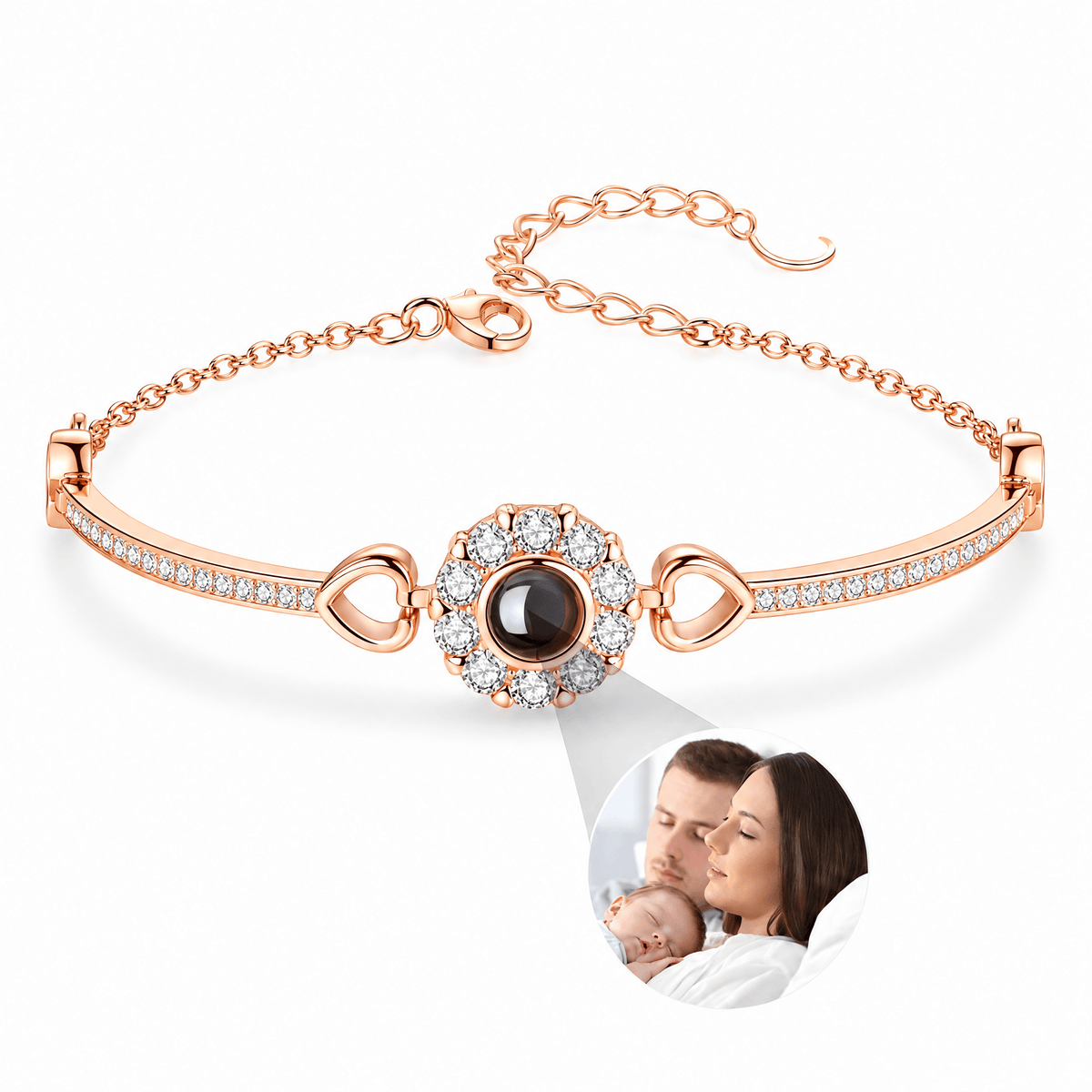 Bracelet photo personnalisable avec médaillon projection, pavé de zircons — modèle Zenaida — Or rosé — packshot studio photo sous lentille