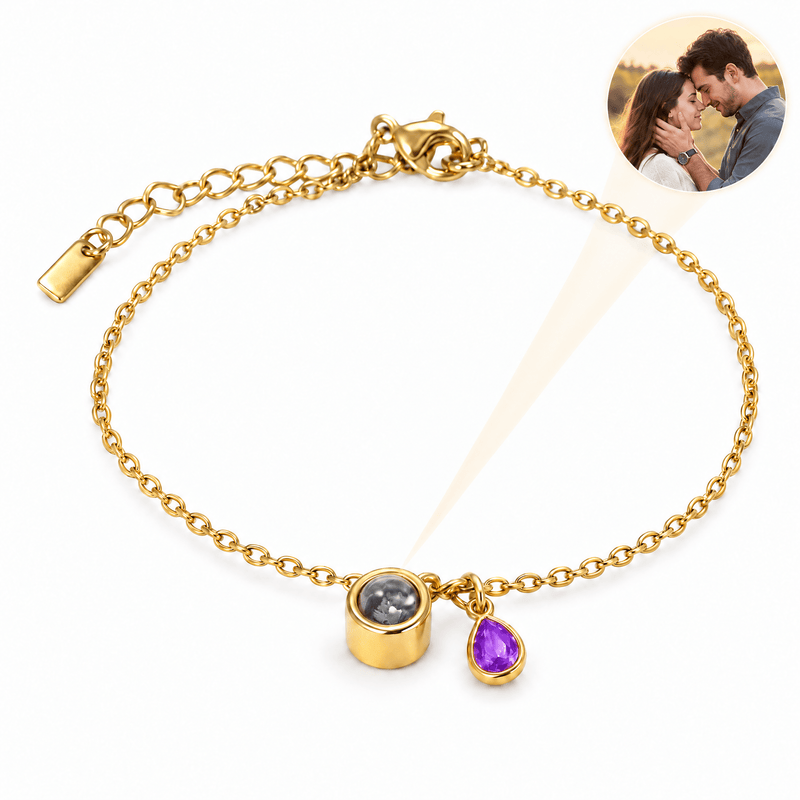 Bracelet photo personnalisé, acier inoxydable, avec pierre de naissance en goutte, cadeau intime et unique, modèle Ruliqua — Février / Or — packshot studio photo-projection nette