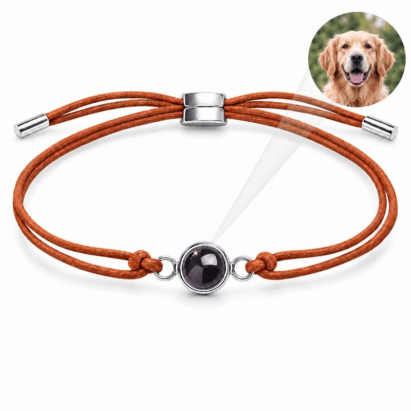 Bracelet photo personnalisé, cordon réglable, perle de projection, modèle Saphile — Marron et argent — packshot studio photo-projection nette