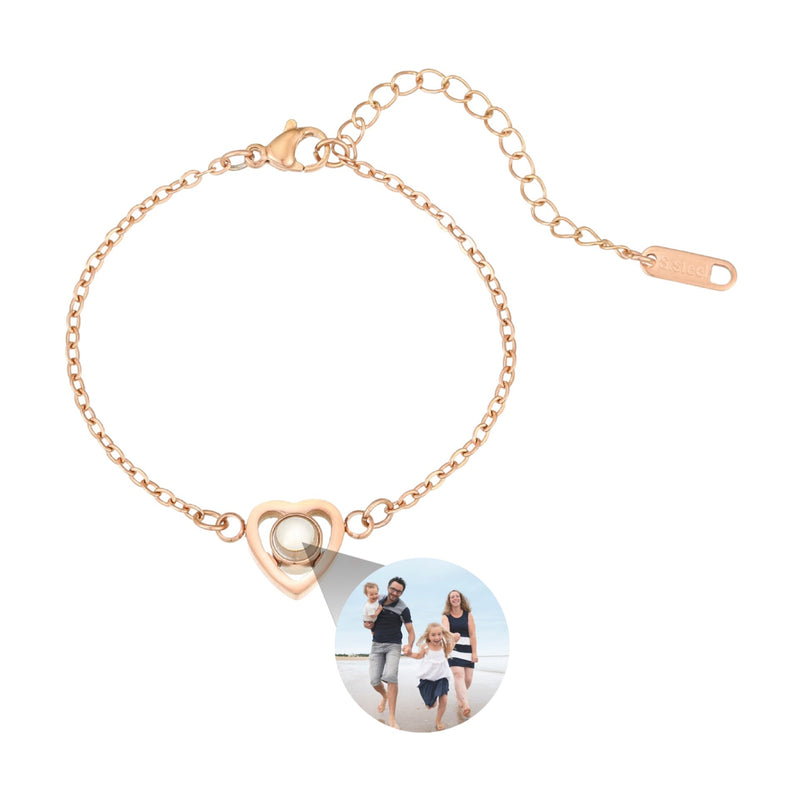 Bracelet en acier inoxydable or rosé avec pendentif cœur et médaillon photo personnalisé rond.