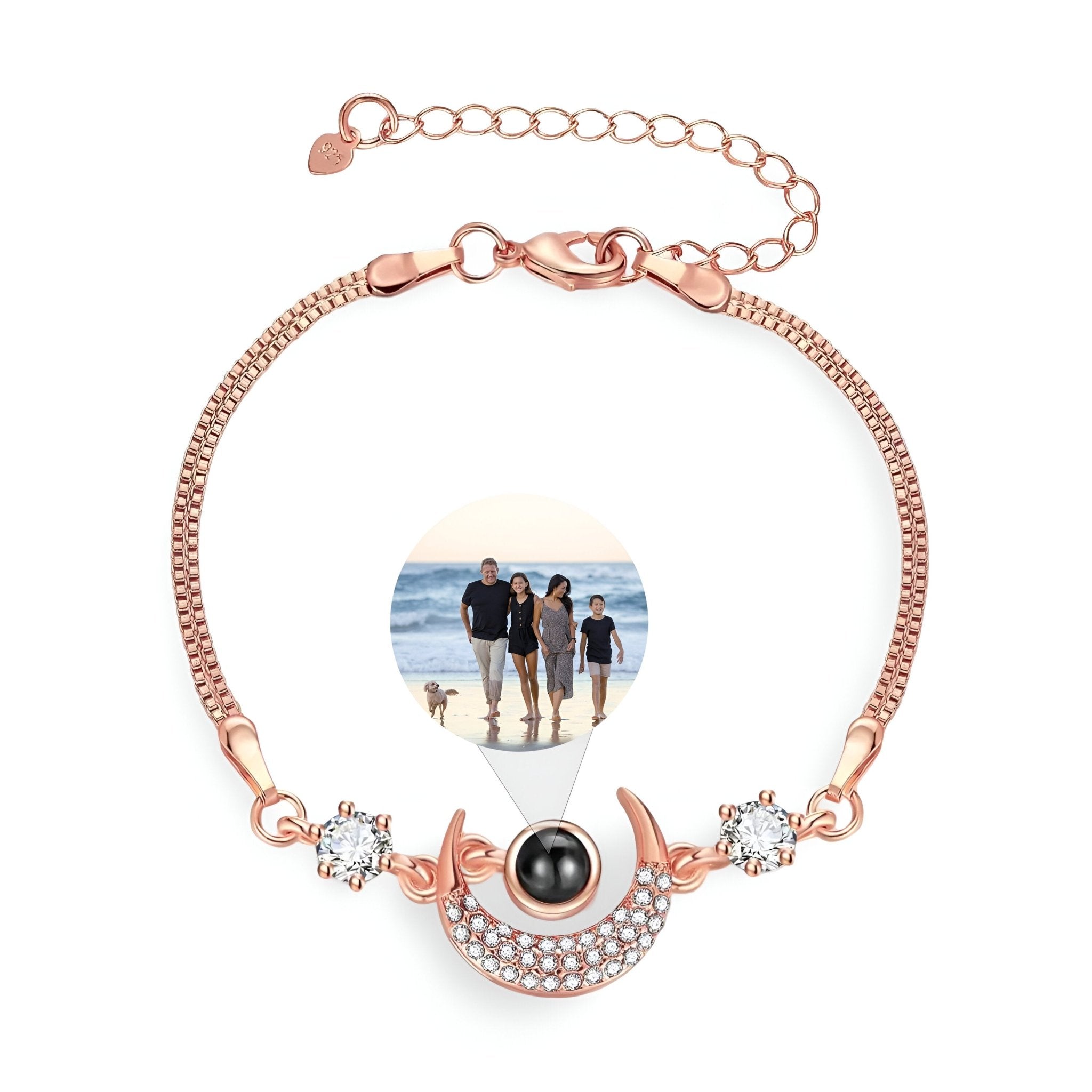 Bracelet en argent sterling rosé avec pendentif lune orné de petites pierres et médaillon photo rond.