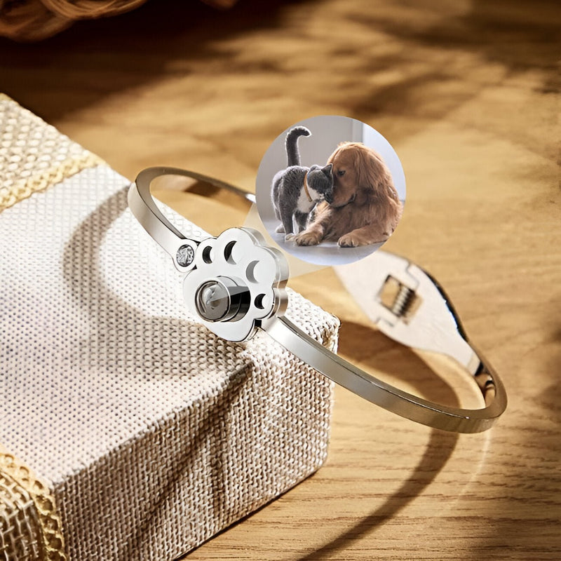 Bracelet en titane argenté avec pendentif patte d'animal personnalisable avec photo ronde.