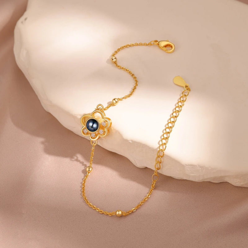 Bracelet fin en argent 925 plaqué or avec pendentif patte d’animal en forme de fleur et photo personnalisée au centre,.