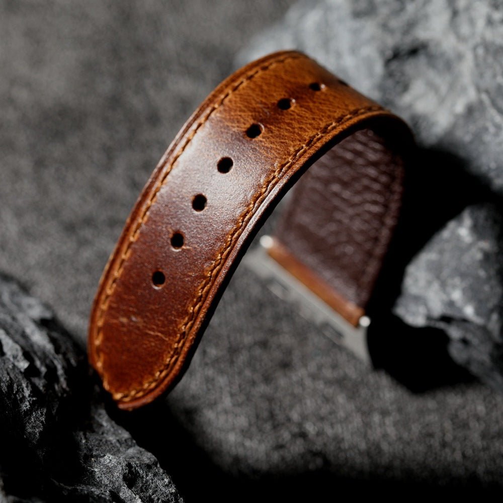 Armband für Apple Watch aus braunem Vollleder, robuster Verschluss aus Stahl, täglicher Tragekomfort am Handgelenk, Modell Eugène