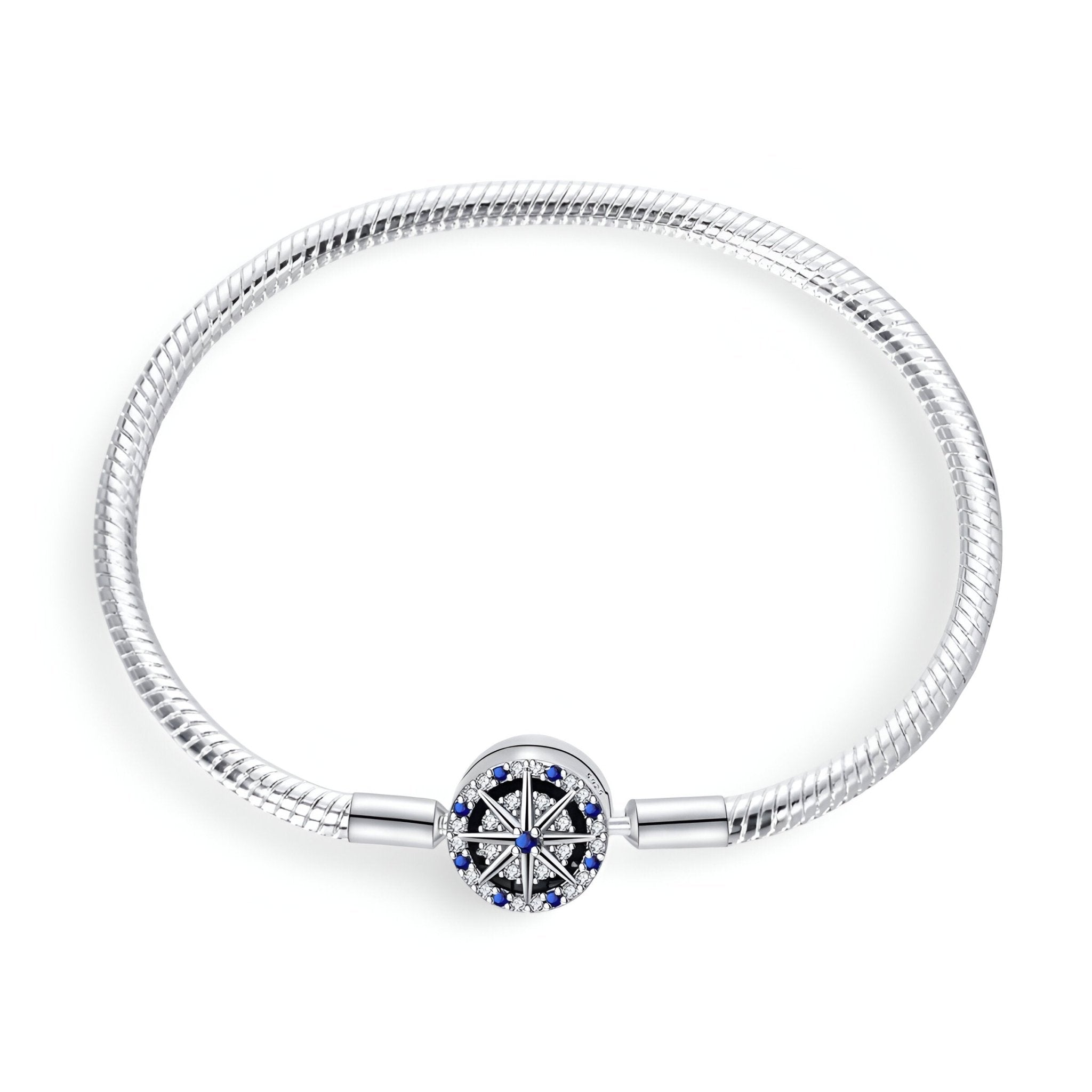 Bracelet argenté serpent avec charm étoile en strass bleus et transparents, style moderne.