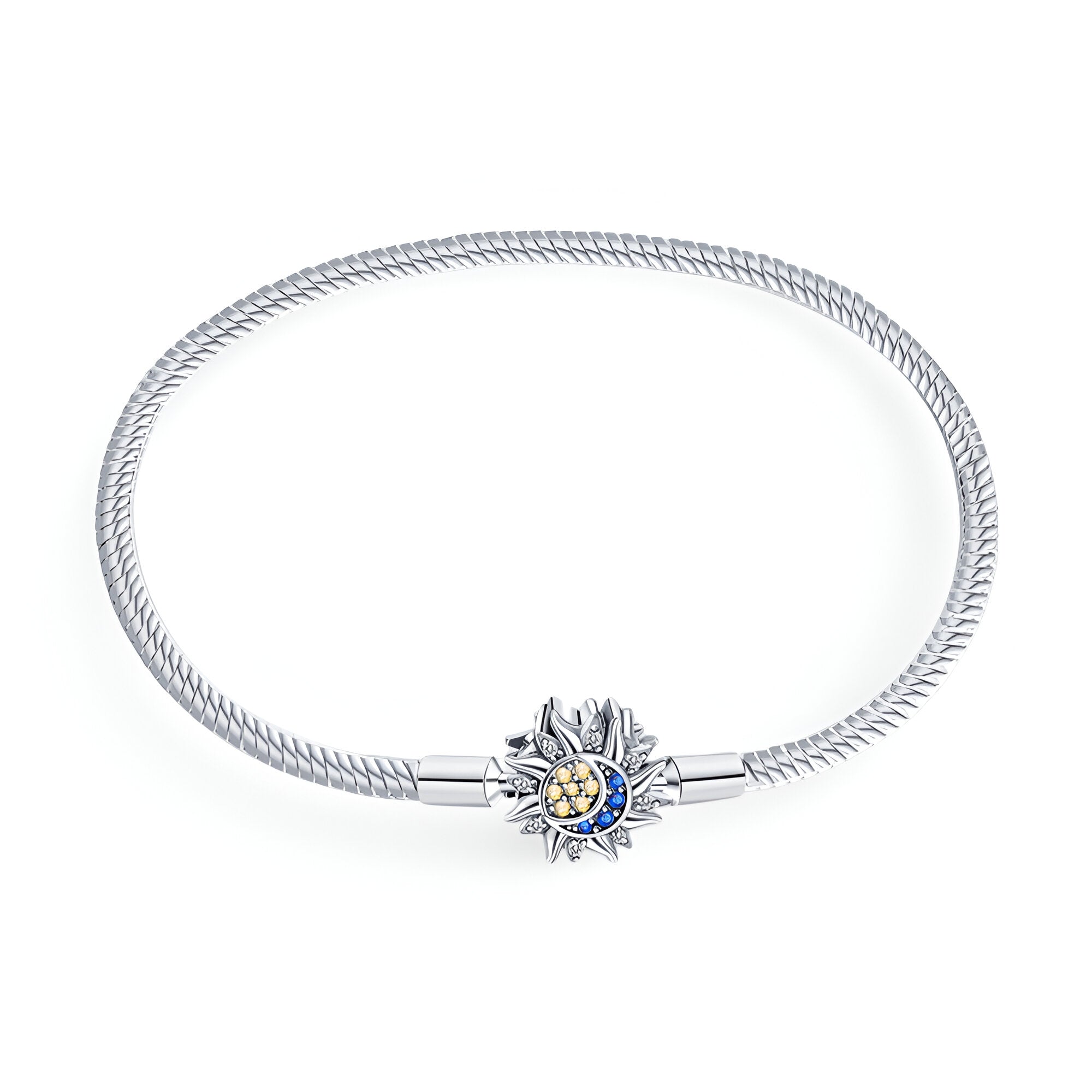 Bracelet chaîne serpent argent avec pendentif soleil ouvragé et pierre bleue au centre.
